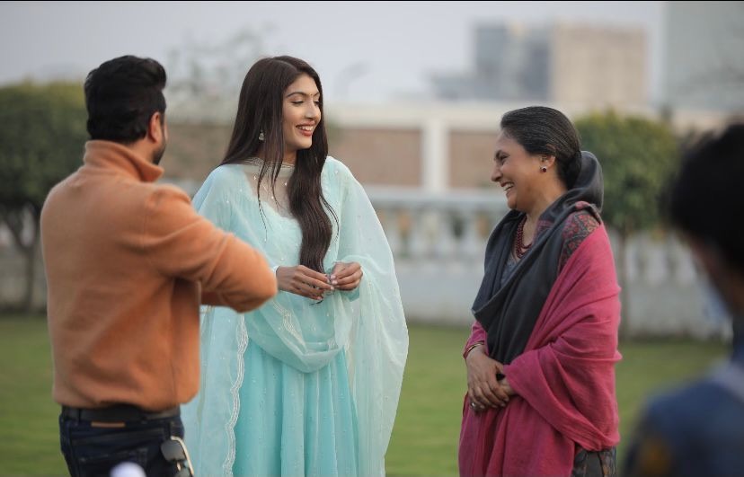 Actors on set